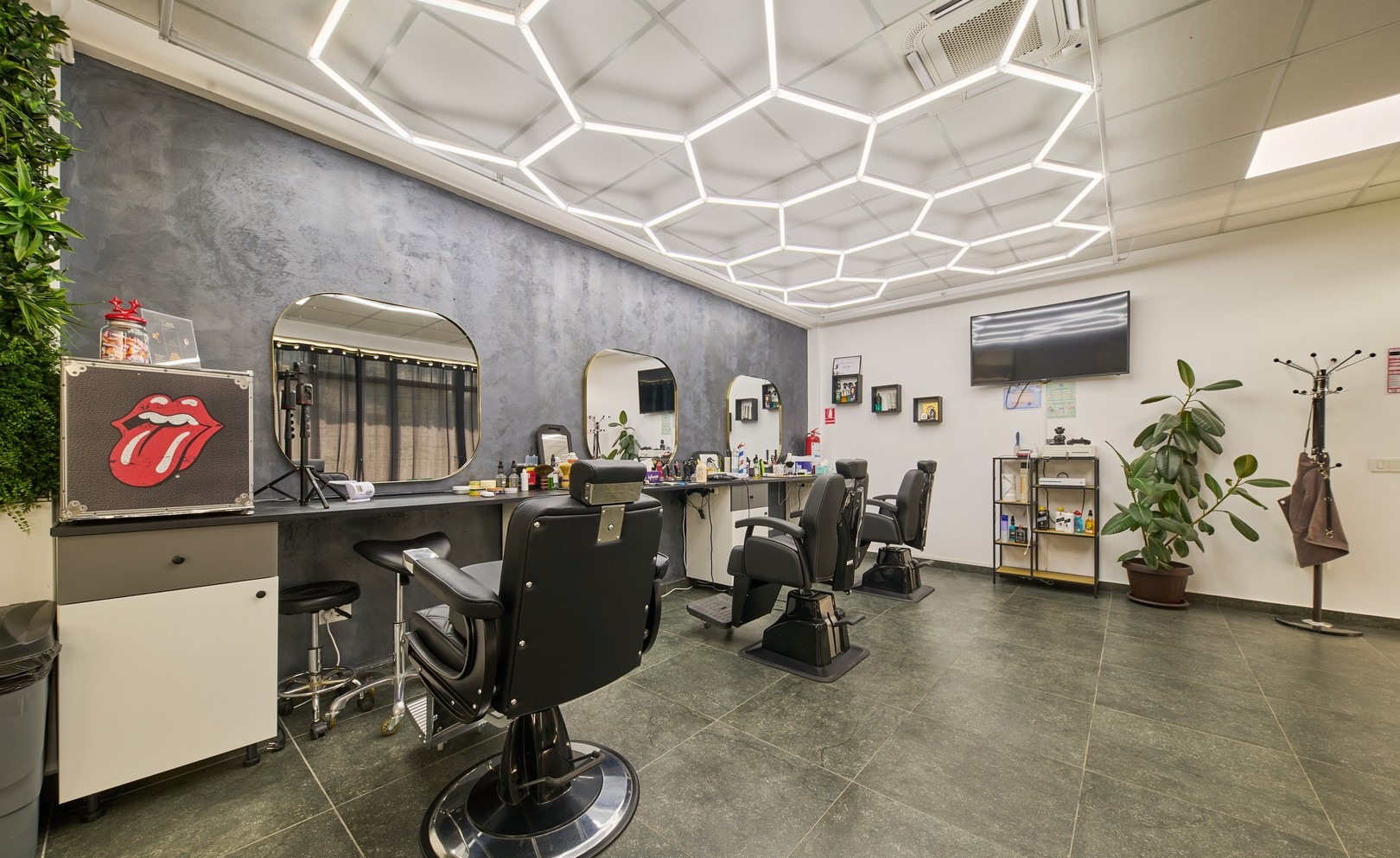 Interiorul Mirror Studio